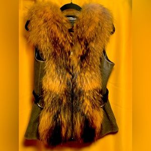 Overland vest, rabbit fur and leather, adjustable sides, comfortable lining